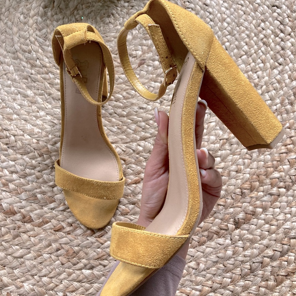 Yellow peep toe heel
